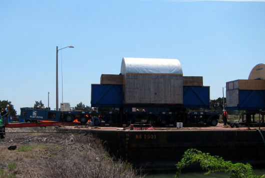 Turbine rotor rolled off over steel ramp