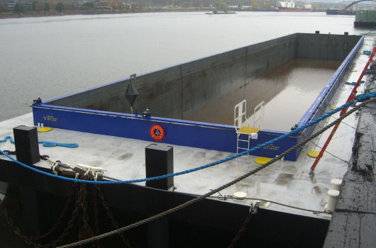 Hopper barge Gina Elizabeth ready to depart