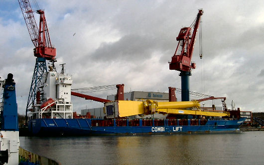 Huisman mast crane stowed on transport vessel