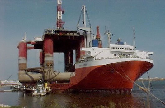 Ocean Baroness loaded on the Mighty Servant 1