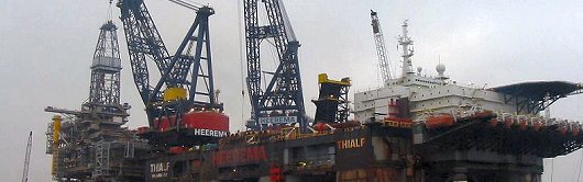 Thialf installs drilling tower on Kizomba A platform