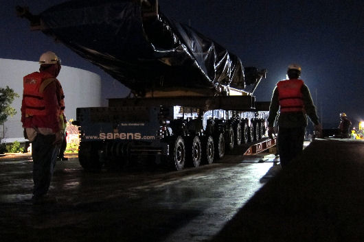 Turbine rotor rolled off over steel ramp